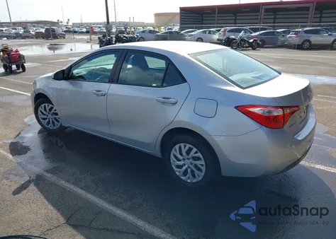 2017 Toyota Corolla Le z USA, uszkodzony, nr VIN 5YFBURHE9HP737863